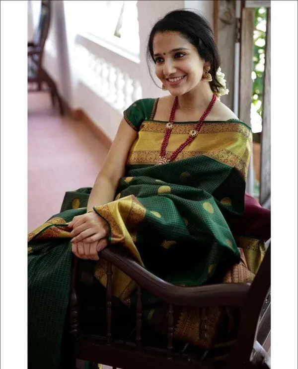Green_Embellished_Banarasi_Jacquard_Saree_(Green)